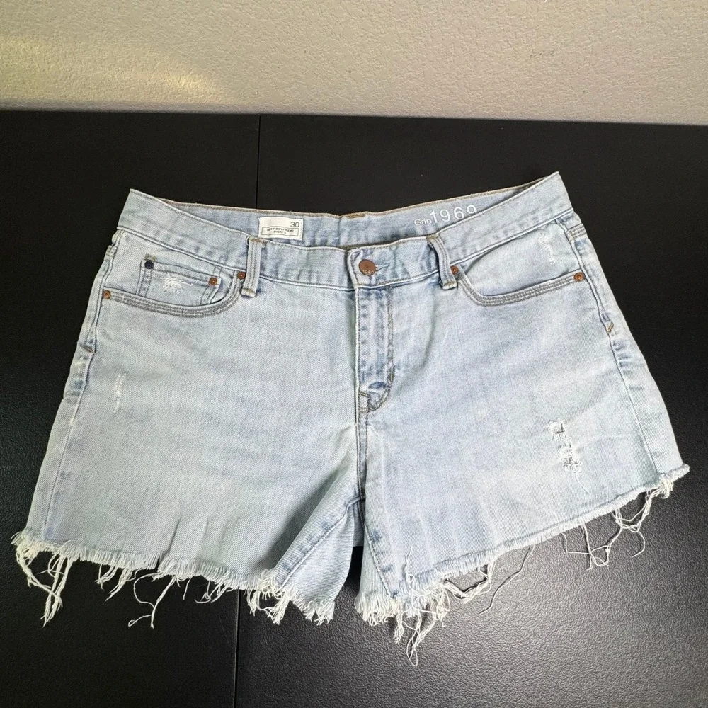 Gap 1969 Sexy Boyfriend Shorts Light Wash Distressed Denim W30 Button Fly